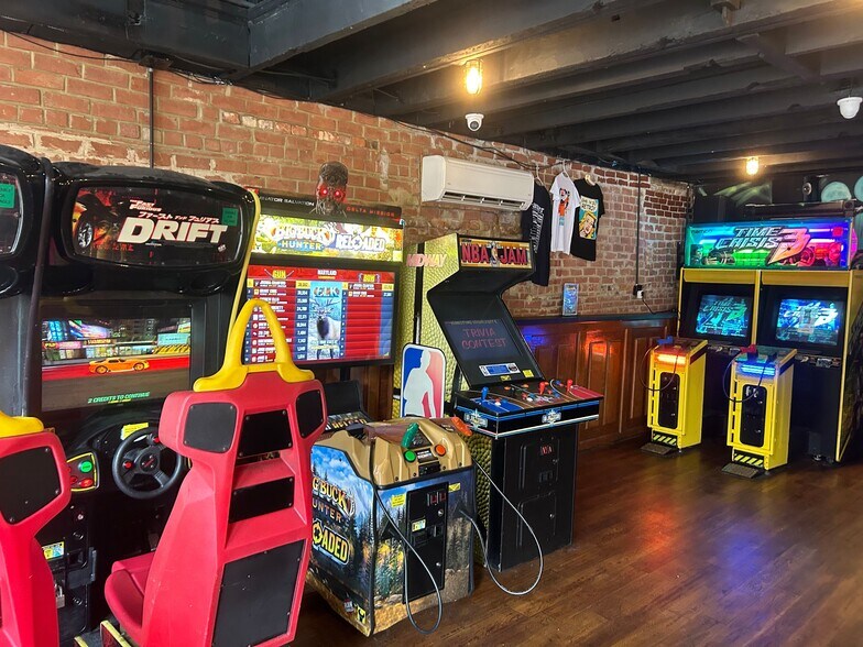 More Photos Of 902-904 S Charles St, Baltimore Restaurant For Lease