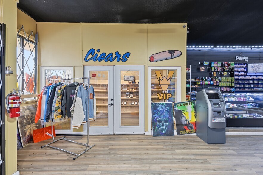 More Photos Of 4413 Glenway Ave, Cincinnati Storefront For Sale