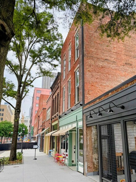 More Photos Of 98 SW Broad St, Atlanta Storefront For Lease