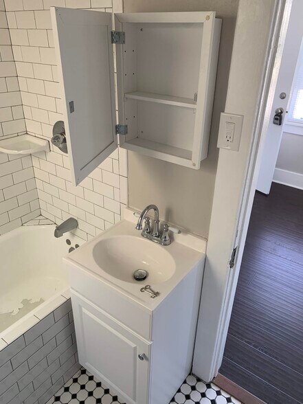 More Photos Of 322 Daisy Ave, Long Beach Apartments For Sale
