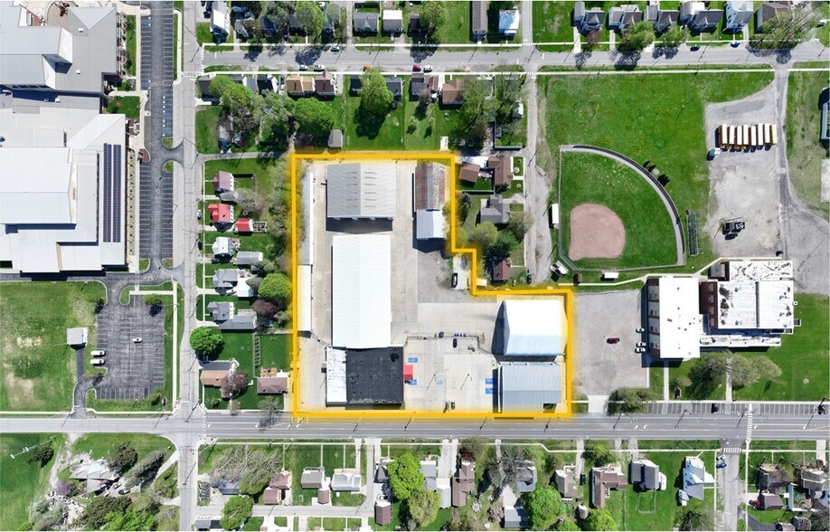 Primary Photo Of 418 N Michigan Ave, Edgerton Freestanding For Sale