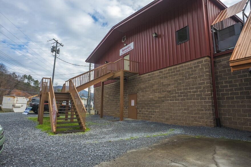 More Photos Of 118 First Ave, Hampton General Retail For Sale