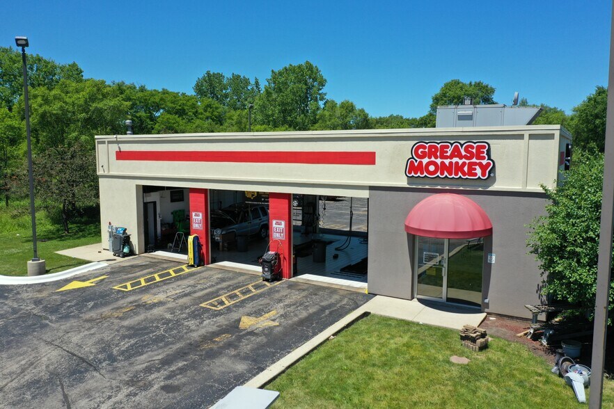 More Photos Of 835 E Geneva Rd, Carol Stream Freestanding For Sale