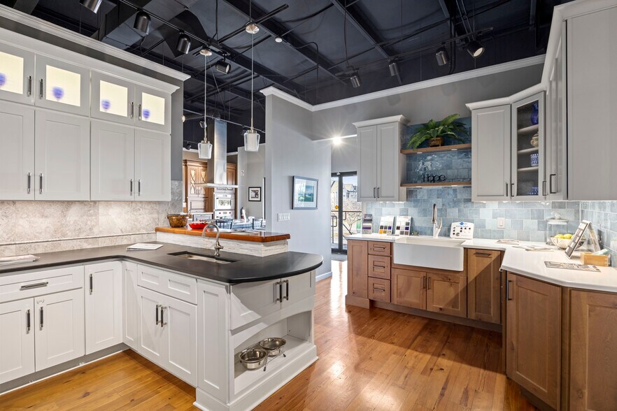 More Photos Of 1930 Deyerle Ave, Harrisonburg Freestanding For Sale