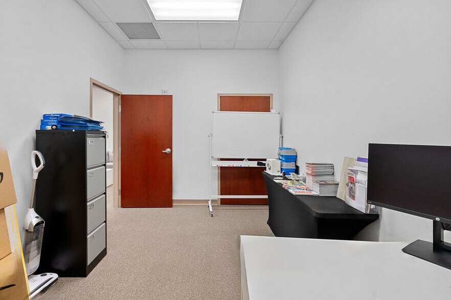 More Photos Of 7065 Westpointe Blvd, Orlando Medical For Sale