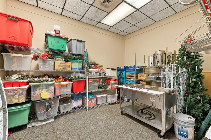 More Photos Of 2321 W Grand Ave, Wisconsin Rapids Office For Sale