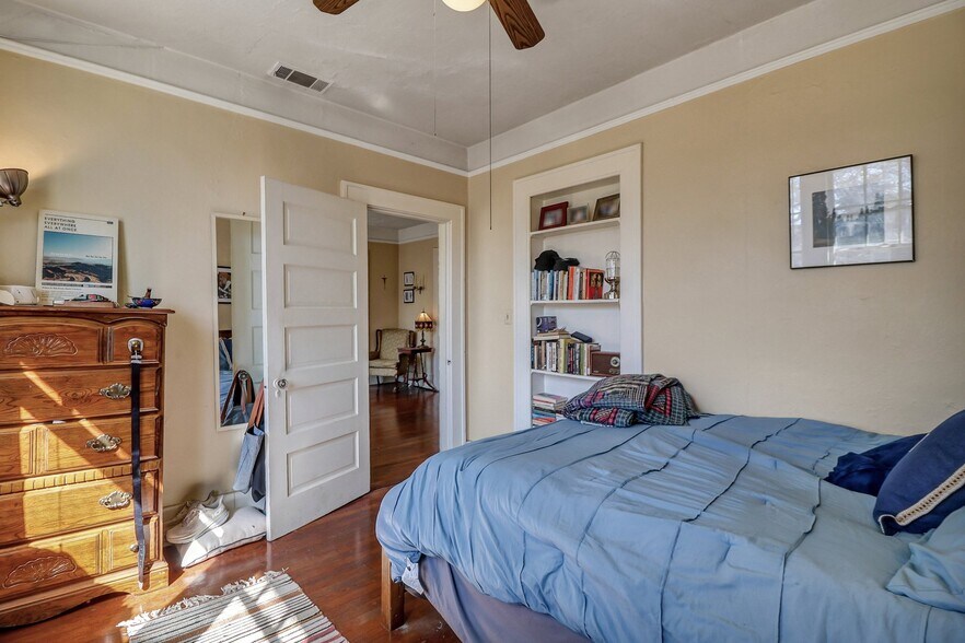 More Photos Of 210 E 48th St, Savannah Apartments For Sale