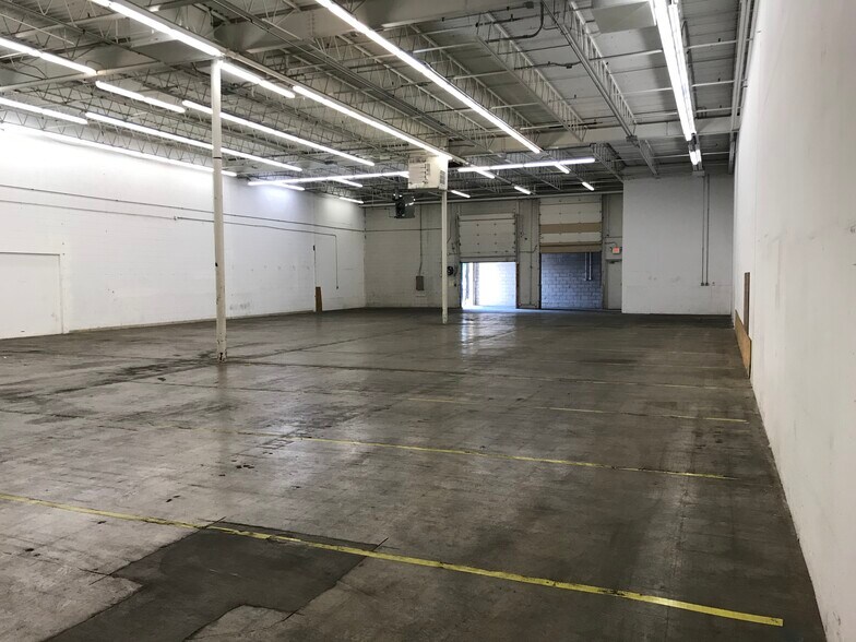 More Photos Of 5240-5300 Valley Industrial Blvd S, Shakopee Warehouse For Lease