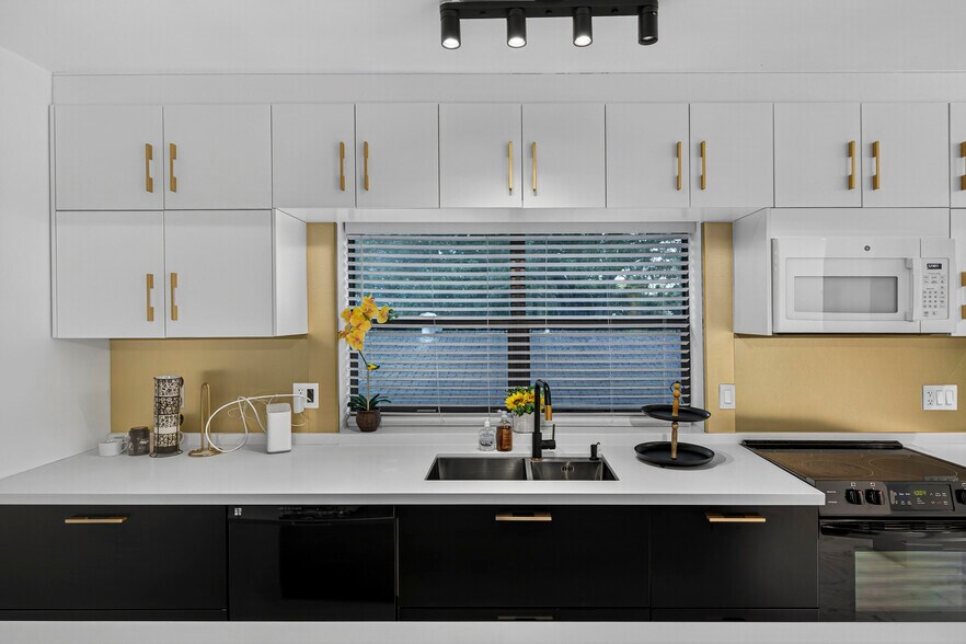 More Photos Of 1215 E Broward Blvd, Fort Lauderdale Apartments For Sale