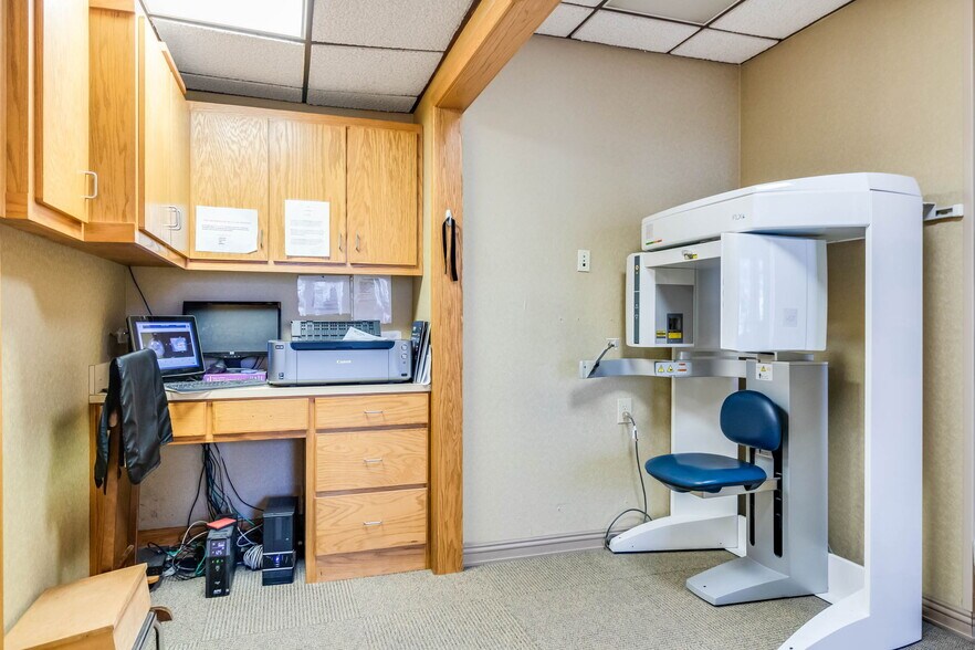More Photos Of 3839 W Congress St, Lafayette Medical For Sale