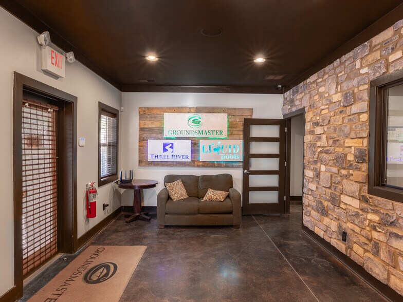 More Photos Of 1443 S Batesville Rd, Greer Showroom For Lease