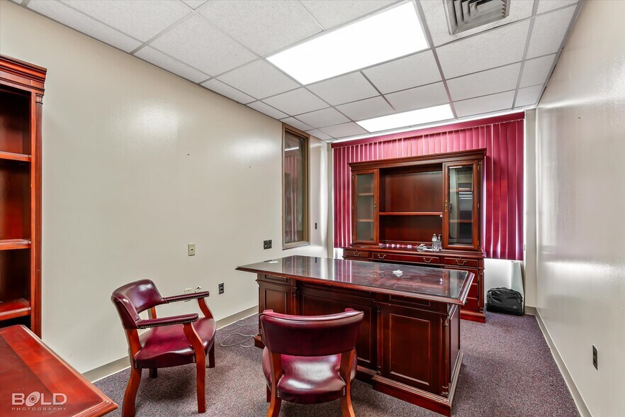 More Photos Of 523 Oxford Rd, Mansfield Office For Sale