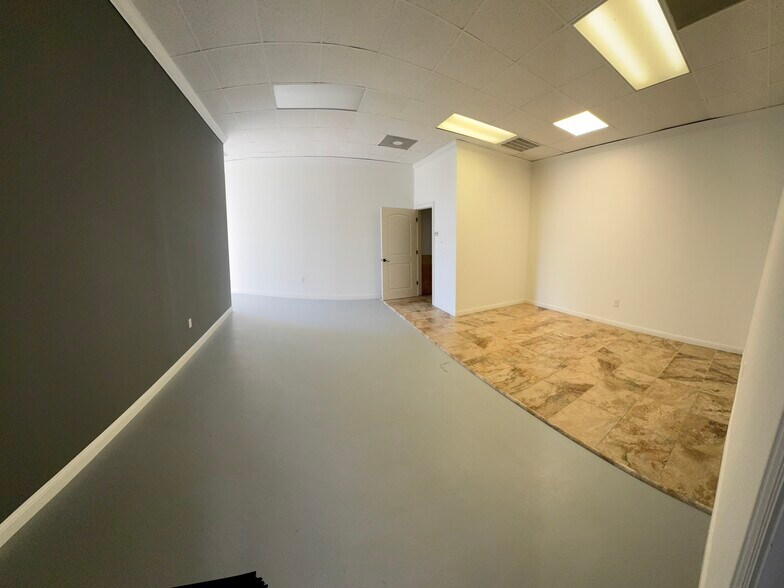 More Photos Of 136 Stutts Rd, Mooresville Freestanding For Lease