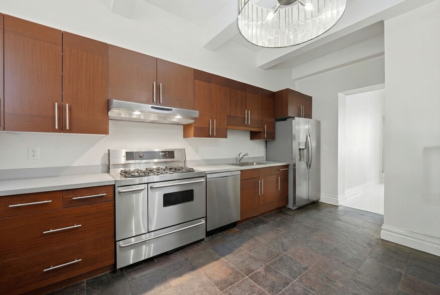 More Photos Of 2424-2428 N Geneva Ter, Chicago Apartments For Sale