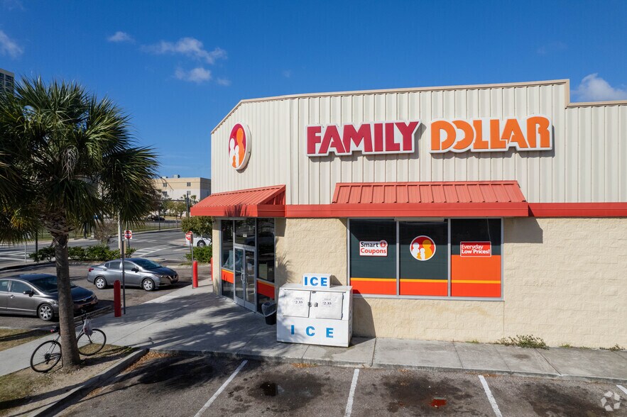 More Photos Of 233 State St E, Jacksonville Freestanding For Lease