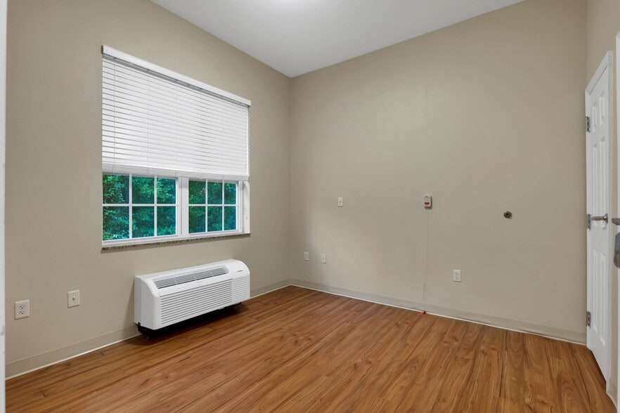 More Photos Of 654 N Econlockhatchee Trl, Orlando Assisted Living For Sale