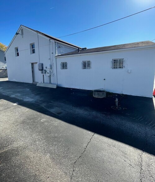 More Photos Of 192 Mayo Rd, Edgewater Light Manufacturing For Sale