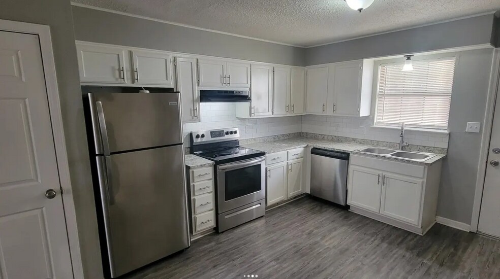 More Photos Of 1800 Labette Manor Dr, Little Rock Apartments For Sale