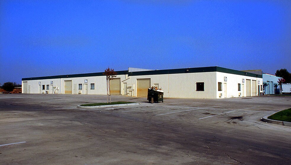 More Photos Of 1600-1614 Industrial Ave, Norco Warehouse For Lease