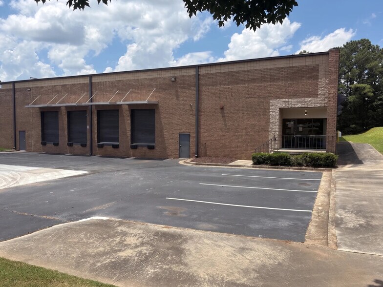 More Photos Of 6665 Corners Industrial Ct, Peachtree Corners Warehouse For Lease