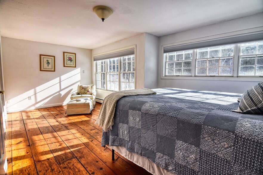 More Photos Of 27 Route 25, Plymouth Hospitality For Sale