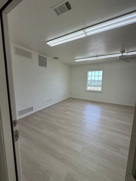 More Photos Of 3606 Marvin D Love Fwy, Dallas Medical For Lease
