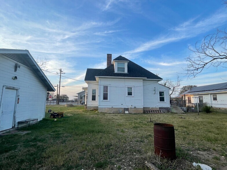 More Photos Of 215 W Main St, Lometa Specialty For Sale