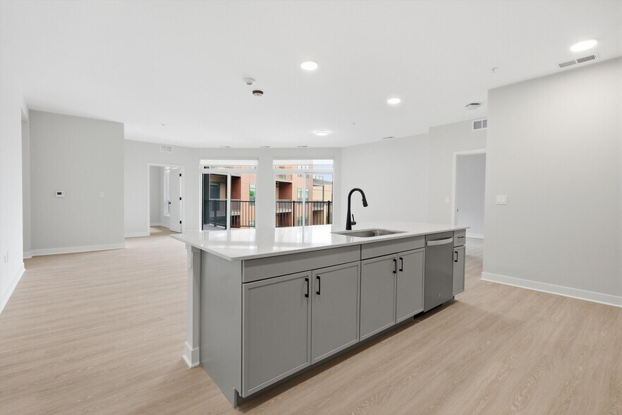 More Photos Of 1850 Glenview Rd, Glenview Apartments For Lease