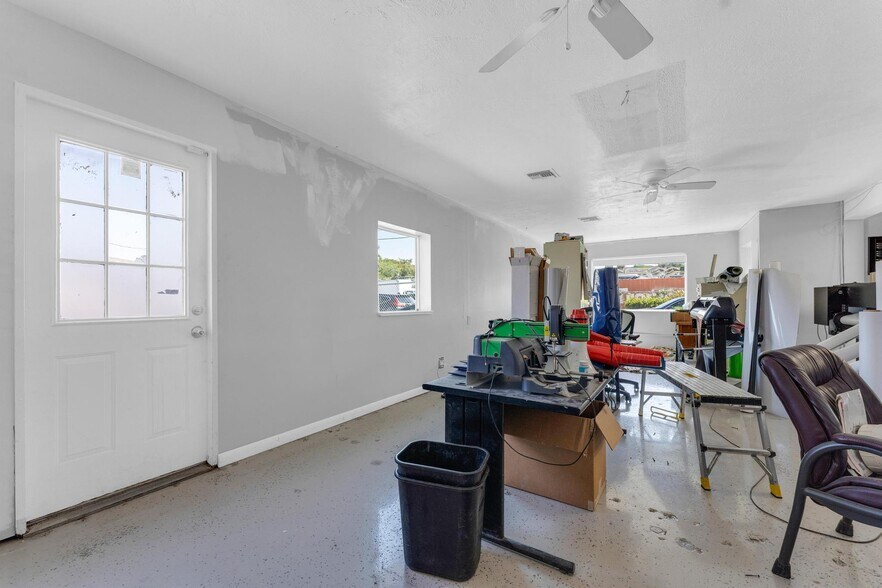 More Photos Of 4611 SW 44th Ave, Dania Warehouse For Lease