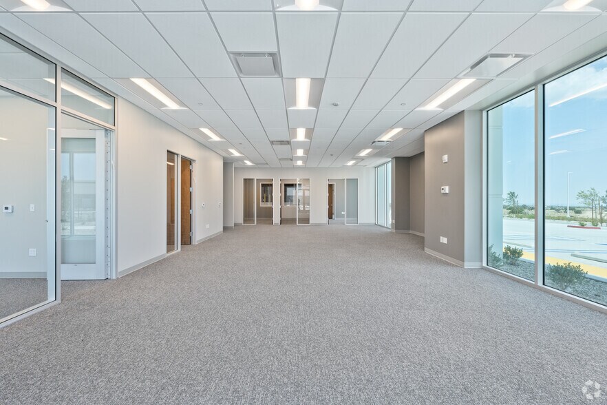 More Photos Of 8130 Caliente Rd, Hesperia Distribution For Lease