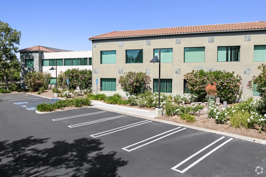 More Photos Of 28632 Roadside Dr, Agoura Hills Loft Creative Space For Lease