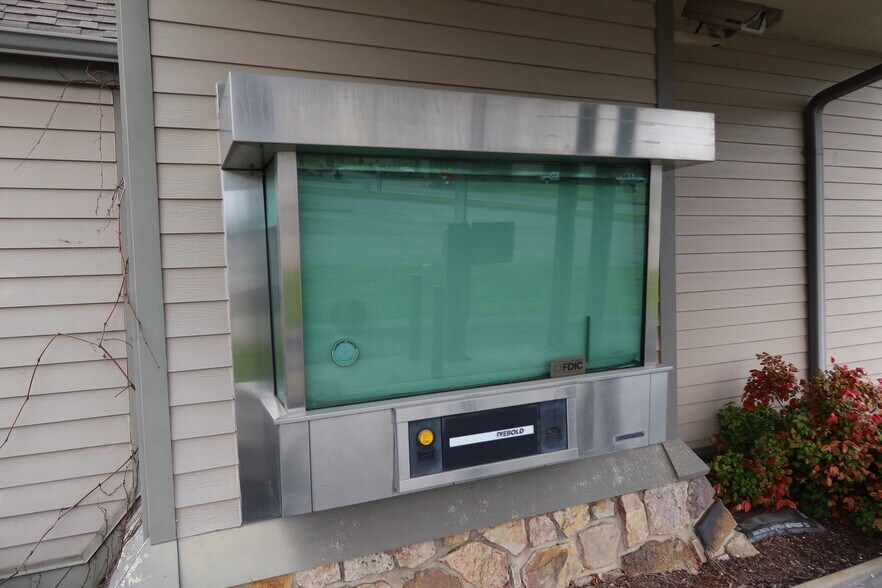 More Photos Of 3269 Highway 126, Blountville Bank For Sale