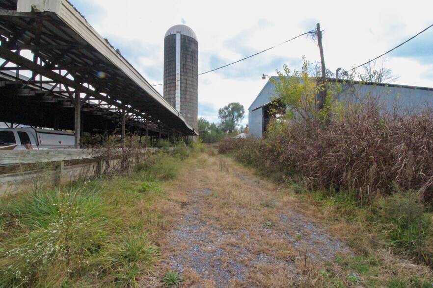 More Photos Of 16094 Evergreen Valley Rd, Timberville Specialty For Lease