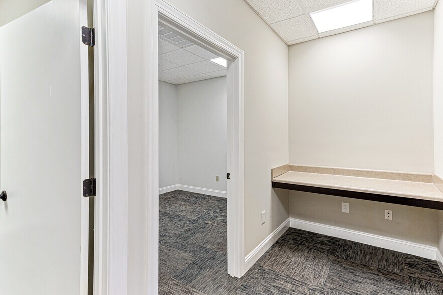 More Photos Of 137 Person St, Fayetteville Office For Lease