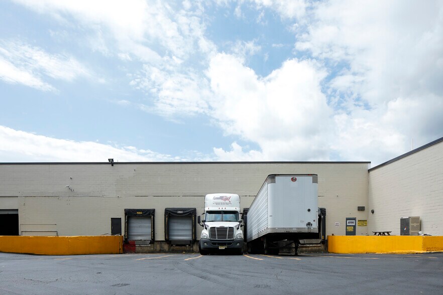 More Photos Of 240-260 W Nyack Rd, West Nyack Warehouse For Lease