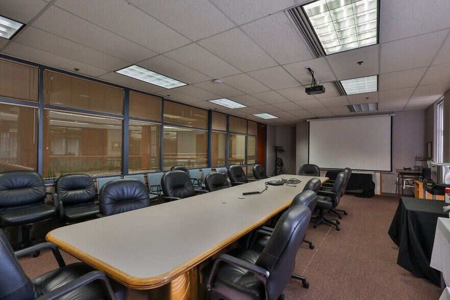 More Photos Of 1525 Valley Center Pky, Bethlehem Unknown For Lease