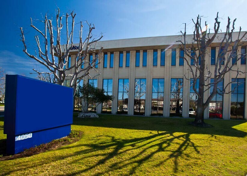 More Photos Of 4050 W Metropolitan Dr, Orange Office For Lease