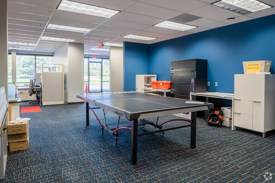 More Photos Of 9355-9375 Dielman Industrial Dr, Olivette Showroom For Lease