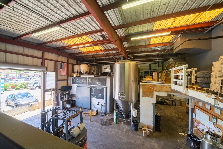 More Photos Of 2003 Colburn St, Honolulu Warehouse For Sale