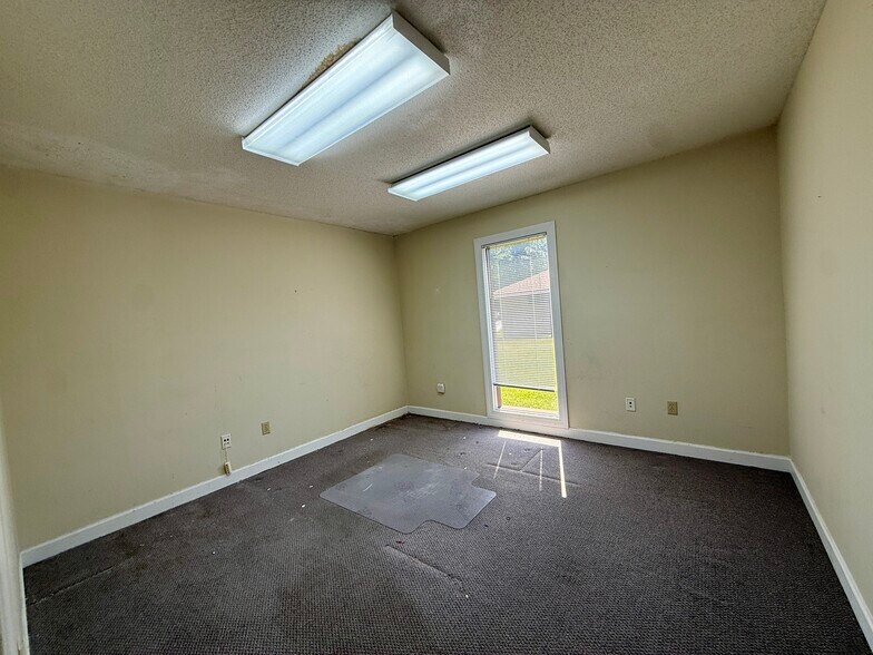 More Photos Of 2401-2411 S Charles Blvd, Greenville Office For Sale