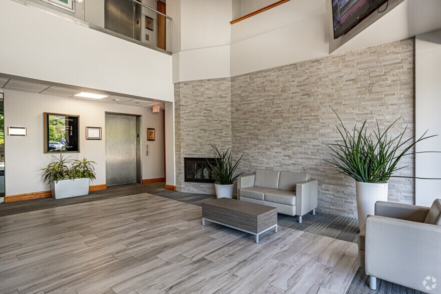 More Photos Of 8647 Baypine Rd, Jacksonville Unknown For Lease