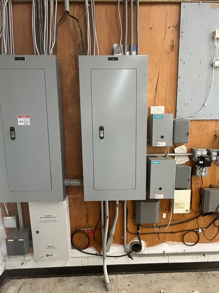 More Photos Of 2299 Lafayette Rd, Portsmouth Freestanding For Lease