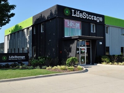 More Photos Of 426 S Westgate St, Addison Self Storage For Lease