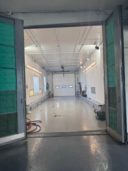 More Photos Of 1626 S Commerce St, Paulsboro Auto Repair For Lease