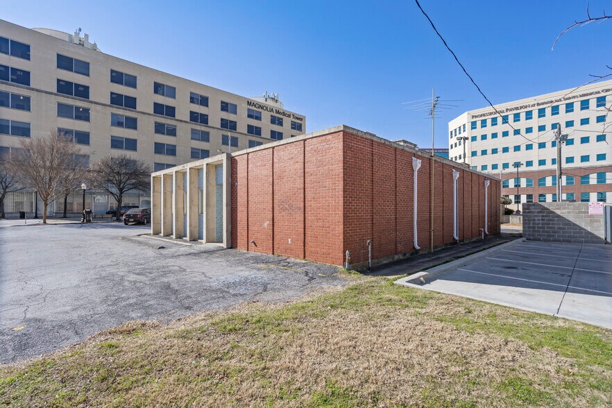 More Photos Of 1550 W Magnolia Ave, Fort Worth Medical For Sale