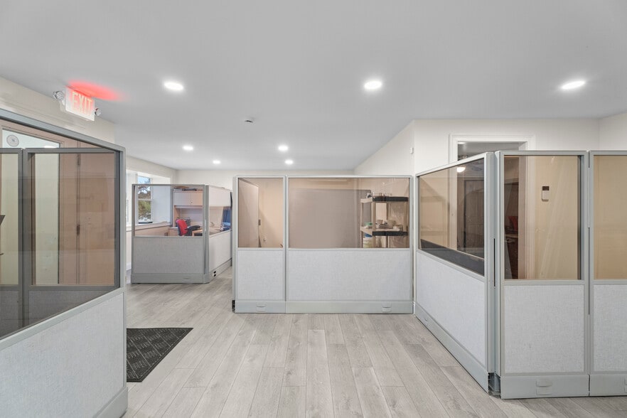 More Photos Of 264 Vauxhall St, New London Warehouse For Sale