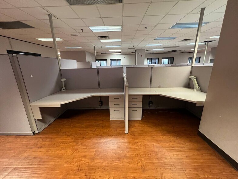 More Photos Of 800 Main St, Anderson Office For Lease