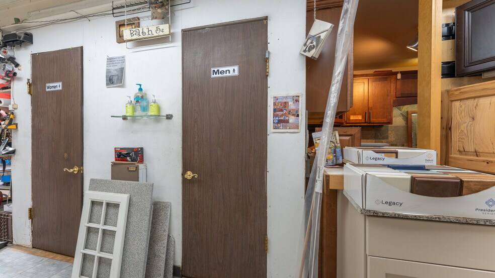 More Photos Of 19850 Houston Rd, Lebanon Showroom For Sale