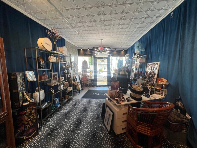 More Photos Of 188 New York Ave, Huntington Storefront For Lease
