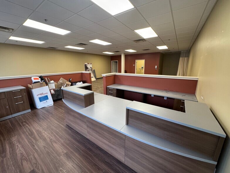 More Photos Of 2420 Lime Kiln Ln, Louisville Storefront For Lease